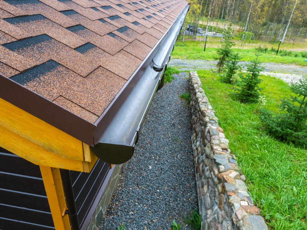service_seamless_gutters_hero
